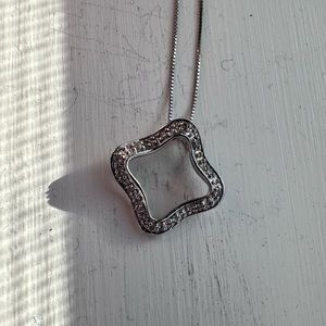 14K white gold & Diamond (0.5 ct) pendant and necklace.